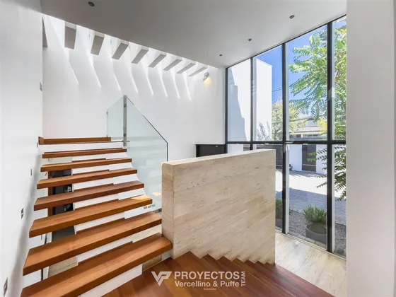 Casa En Arriendo De 5 Dorm. En Vitacura