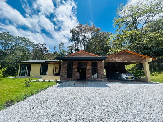 Finca En Venta En La Ceja En Unidad Cerrada (sector La Cristalina)