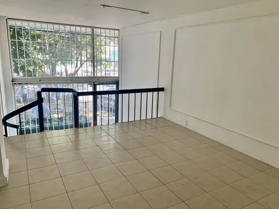 Local Comercial Con Excelente Ubicación