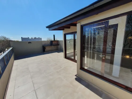 Triplex Al Frente Villa Urquiza 3 Ambientes Con Toillete Balcon  Quincho Y Terraza Propia Con Parrilla