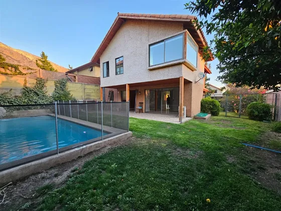 Casa En Venta De 5 Dorm. En Huechuraba
