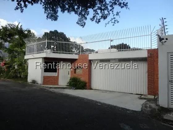 LG Alquilo Casa De 600mtrs En La Urb Valle Arriba Muy Cerca De La Embajada Americana