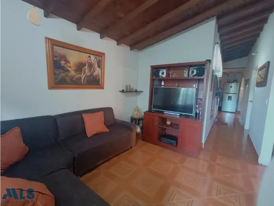 Iluminada Con Buena Rutas De Transporte(mls#249534)