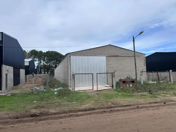 Venta Galpon Industrial Ostende Pinamar En 1528 Mts Doble Salida