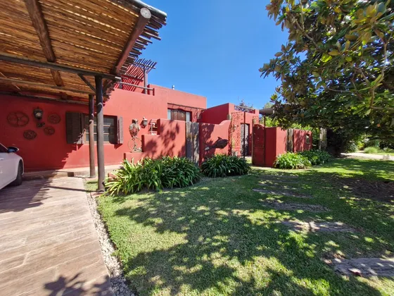 Casa En Venta Barrio Cerr. Villa Olivos