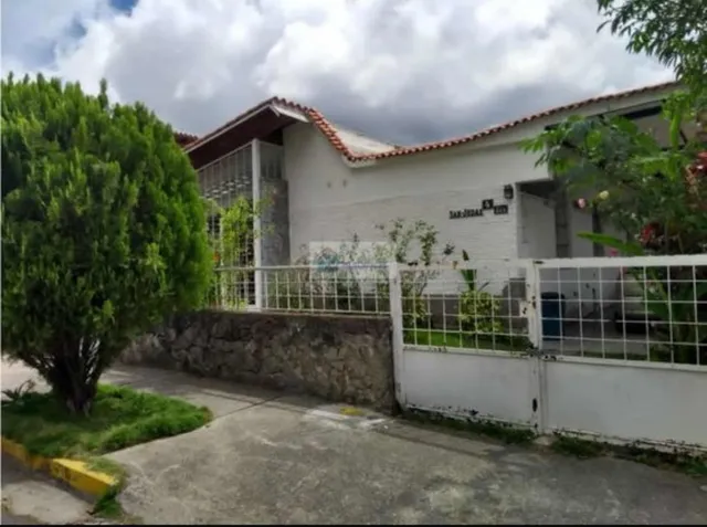 Vendo Casa 285m2 4h/3b/3p Santa Cecilia
