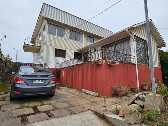 Casa En Venta De 6 Dorm. En El Quisco