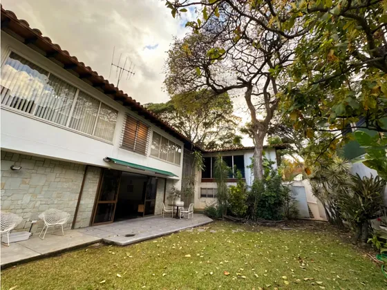 En Venta Casa Con Anexo 978mt2 4h,3b,7pe.la Castellana