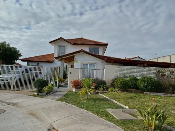 Casa En Venta De 4 Dorm. En Coquimbo