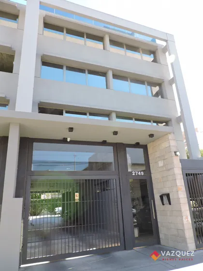 Oficina En Moderno Edificio  