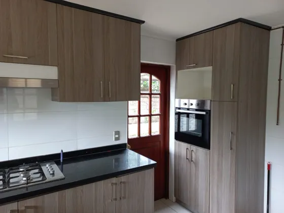 Hermosa Casa Con Piscina En Bosques
