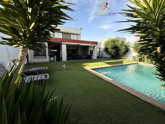 Espectacular Casa Mediterranea Con Piscina En Condominio
