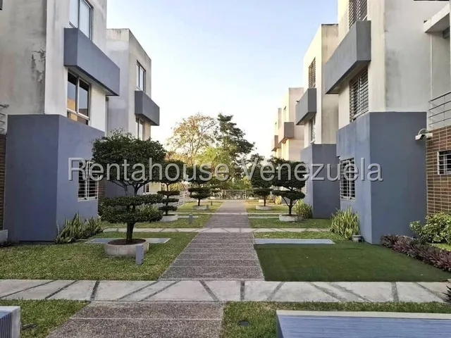 César Bullones Vende Hermosa Y Fresca Casa En Colinas Del Viento, Lara    25-16696