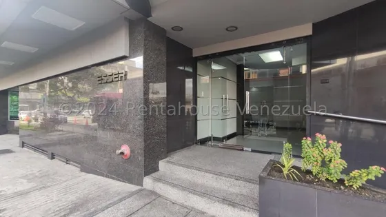 Dalisa Bigott Alquila Oficina Ejecutiva En Torre Esser | 72 M² | 2 Baños, Vista Panorámica, Planta Eléctrica | Barquisimeto #25-2442