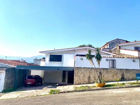 Amr Alquila Amplia Casa En Urb Privada De La Guayana