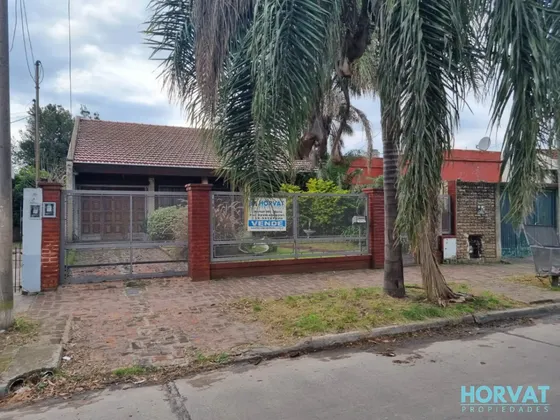 Chalet En Venta De 3 Dormitorios  En Parque San Martin  Merlo 4 Ambientes 3 Dormitorios Cochera Quincho Impecable Estado Apta Credito Bancario