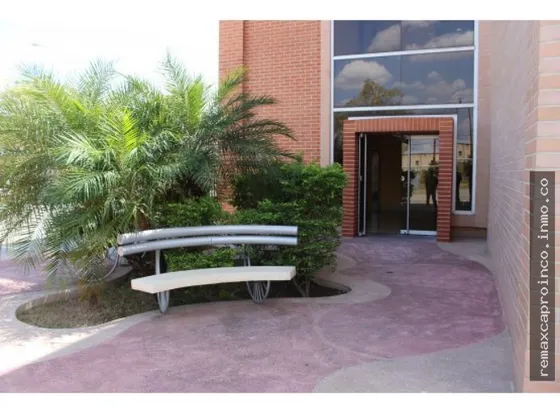 En Alquiler Oficina Con Mobiliario Zona Industrial Tcl O- 7984062