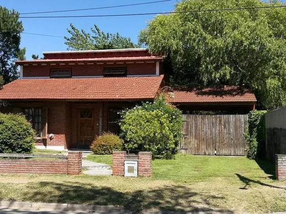 Casa En Venta - 4 Dormitorios 2 Baños - Cochera - 487mts2 - Mar Del Tuyú