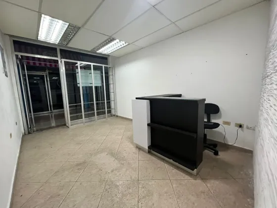 En Venta Local Comercial En El Cc Global, Maracay