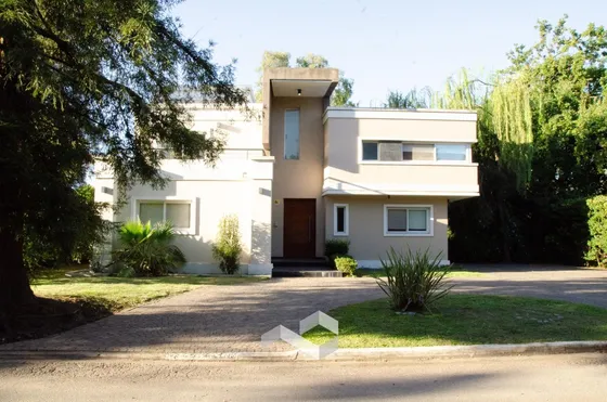 Venta De Casa En Barrio Cerrado El Resuello, Moreno
