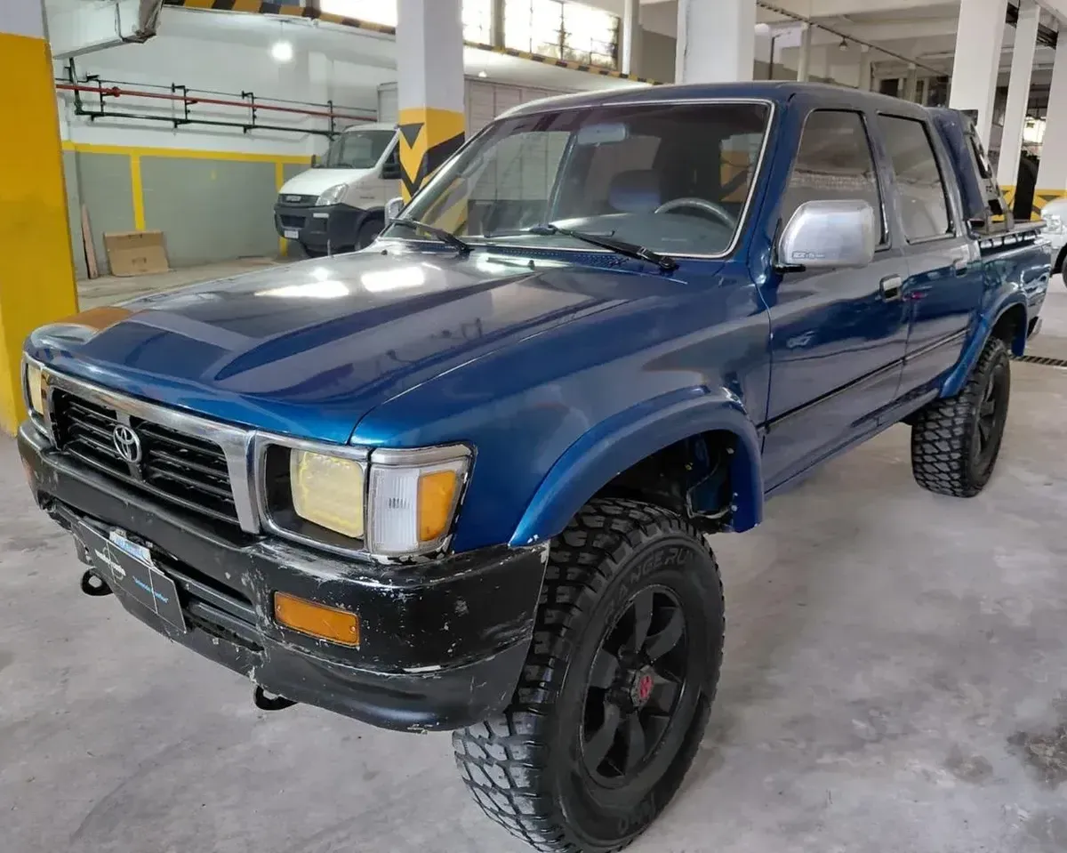Toyota Hilux 2.8 D/cab 4x4 D Sr5