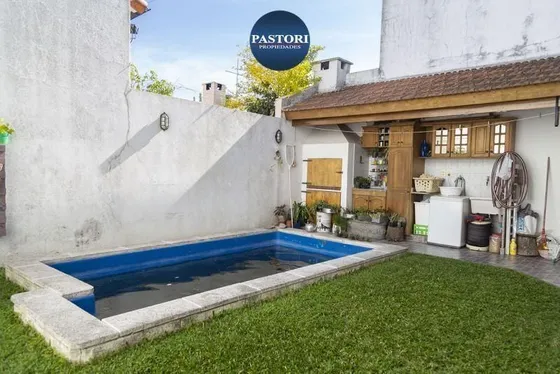Venta De Casa De 5 Amb, Dorm Suite, Jardín, Pileta! 
