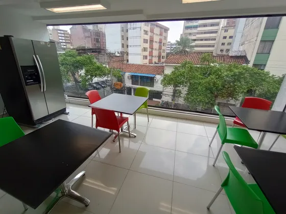 Venta De Edificio Con Lotes De Parqueaderos