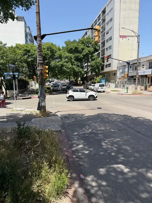 Casa En Alquiler En Pocitos Soca Y Gestido Independiente Jardín Patio