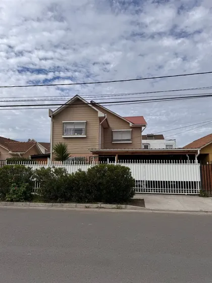 Casa En Venta De 6 Dorm. En Quillota