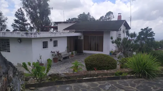 Casa En Club Hipico Carrizal Con Amplio Terreno Y Anexo .  Inf. Ma. Fda. Varela