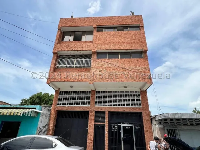 Edificio Comercial En Venta Con Excelente Ubicacion Av Paez Local Comercial A Pie De Calle Estacionamiento Amplio Oficinas Estef 25-16039