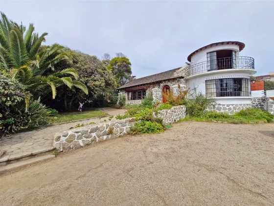 Casa En Venta De 6 Dorm. En Algarrobo