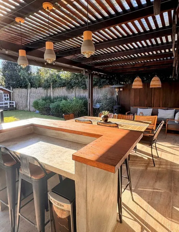 Casa, Completa Y Muy Práctica.