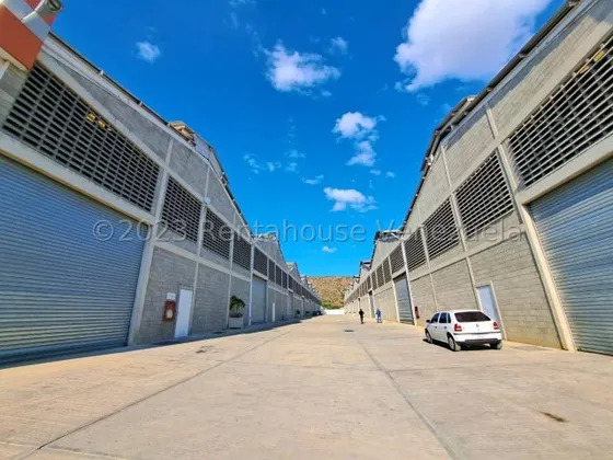 Bray Montoya Alquila Galpón Industrial Con Diseño Moderno En Ubicación Estratégica De La Zona Industrial De Barquisimeto Posee 2000m2 Área De Oficinas Y Baños 2#5#1#0#3#3#7 Bray Montoya               