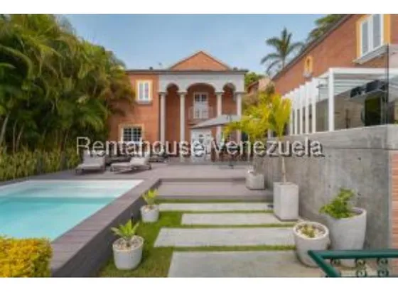 #25-18002  Espectacular Casa Ubicada En Alto Hatillo.