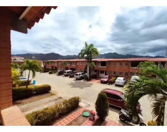 Vendo Town House 130m2 4h/2b/2ptos / Guatire 5393