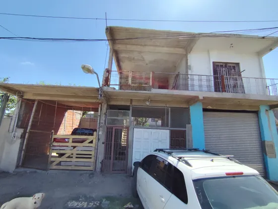 Terreno Con Alquileres. Precio Negociable.