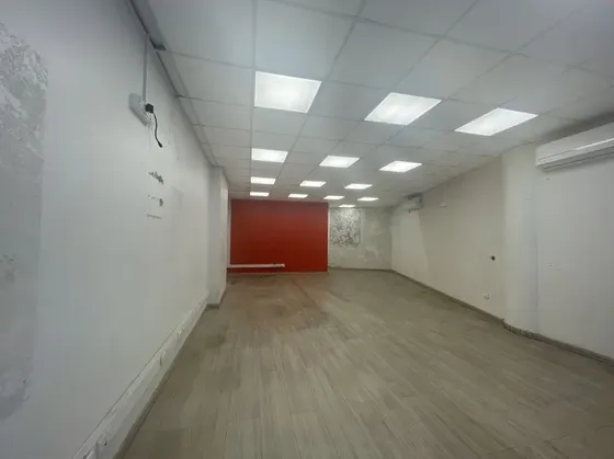 Se Arrienda Local Comercial En Calle Esmeralda (cód. 492)