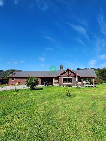 Casa En Venta De 5 Dorm. En Valdivia
