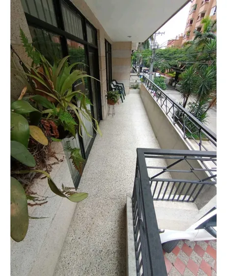 Venta De Casa, Segundo Piso En Laureles.