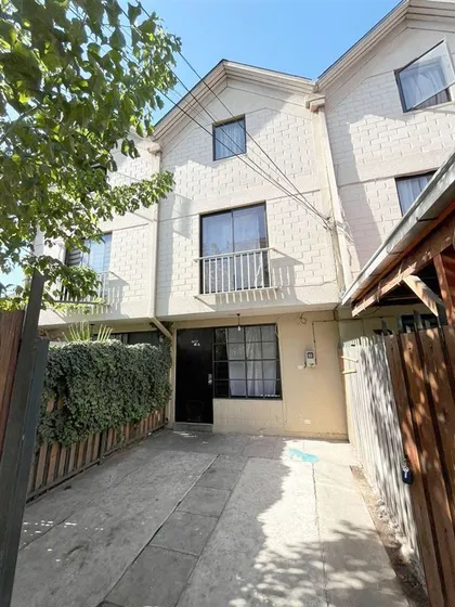 Casa En Venta De 3 Dorm. En Macul