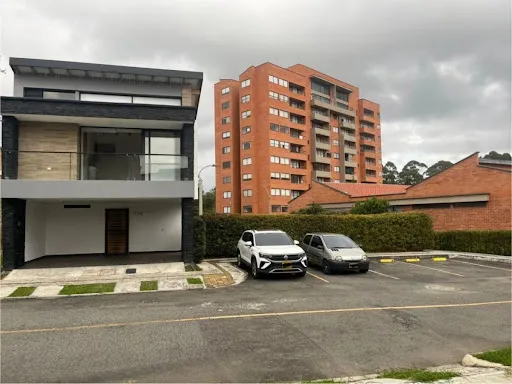 Casas En Arriendo Pietra Santa 643-8292474