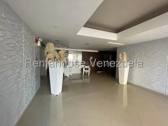 25-20331*nataly Zambrano Te Alquila Este Apartamento (1 Nivel)  En Del Este