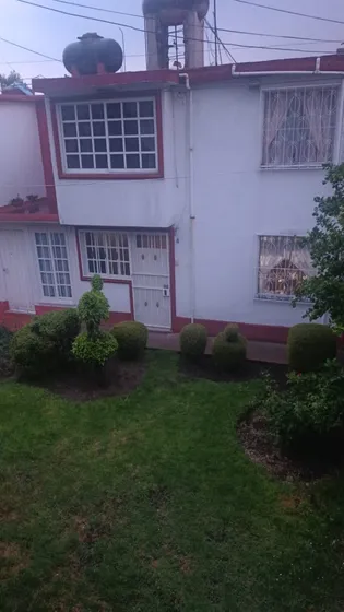 Venta De Bonita Casa Construida En 2 Niveles En * Fracc Fuentes De Ecatepec 1 Ecatepec C.p. 55050 * A 300 Metros De La Estación Del Mexibús San Martin