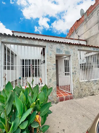 Se Vende Casa En Santa Rosa, Maracay, Ubicada Uso Comercial O Habitacional