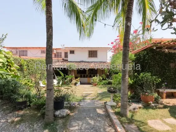 .* María Reyes Vende Espectacular Casa En Conjunto Cerrado, En Plena Intercomunal De Cabudare Con Cocina Equipada.