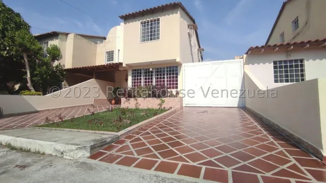 En Venta Linda Y Espaciosa Casa Quinta Recién Remodelada Ubicada En Urbanización Vista Verde Del Centro De Cabudare Lara, Rc