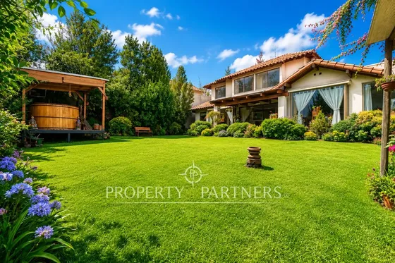 Venta De Preciosa Casa En Peñalolén, Acceso Contro...