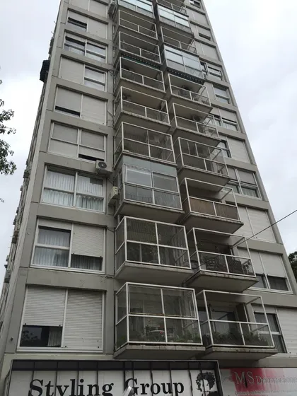 Cochera Sobre Avenida Maipu