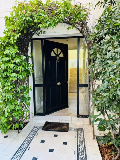 Exclusiva Casa Francesa A Pasos Del Club De Polo
